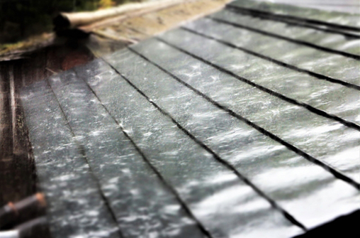 雨漏りのする瓦
