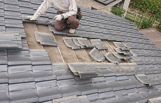 瓦の修理工事